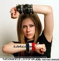 avril lavigne s`a maritat asta :-<
