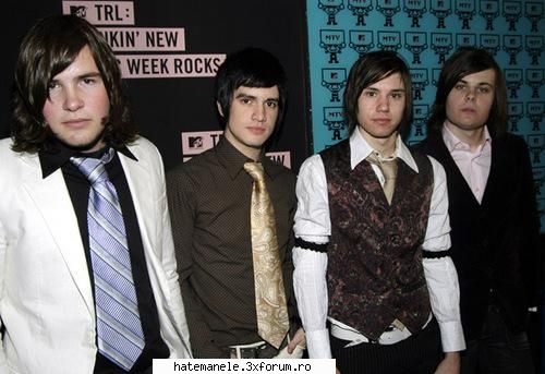 melodie ascultzi acest moment? guess itit plac tie panic the disco??wow marfa mie....am tot albumu